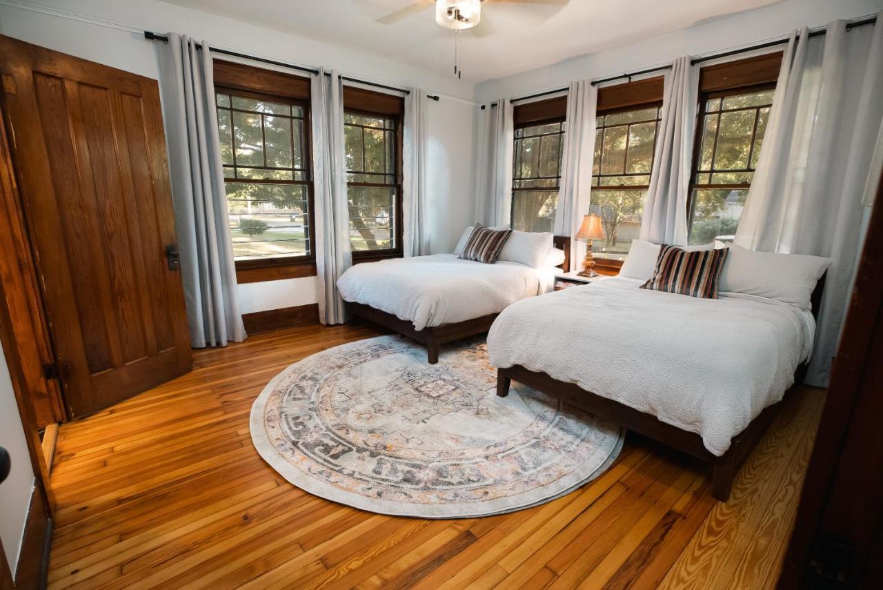 Gulf Coast Craftsman - Cozy, Charming & Central! Gulfport Bagian luar foto
