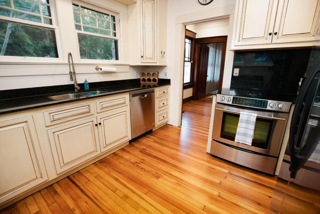 Gulf Coast Craftsman - Cozy, Charming & Central! Gulfport Bagian luar foto